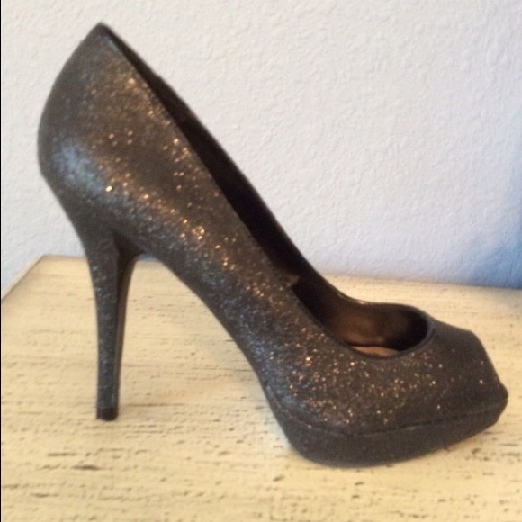 STEVE MADDEN Shoes - 🆕STEVE MADDEN  SPARKLE HEELS IN BLACK